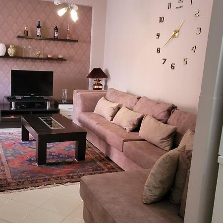 Charming Apartment Lushnje Екстер'єр фото