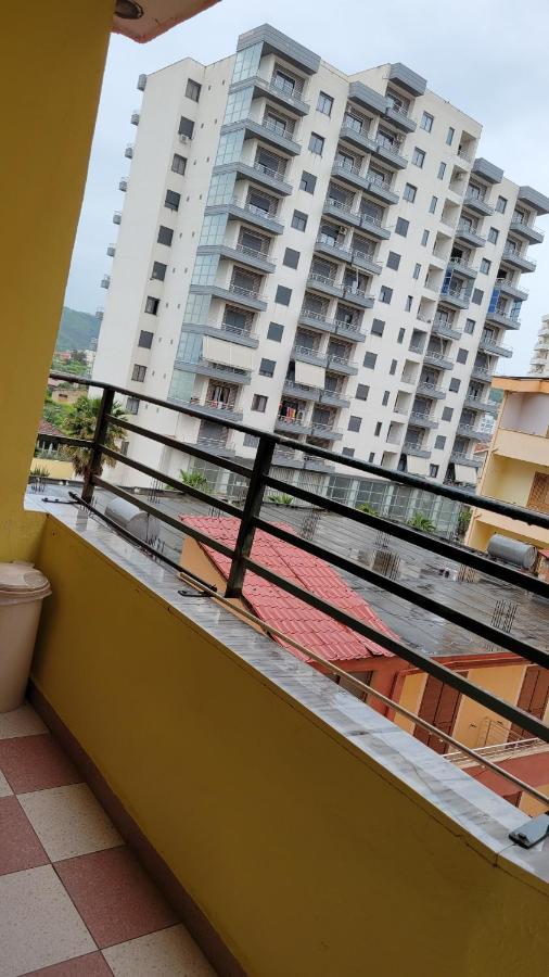 Charming Apartment Lushnje Екстер'єр фото