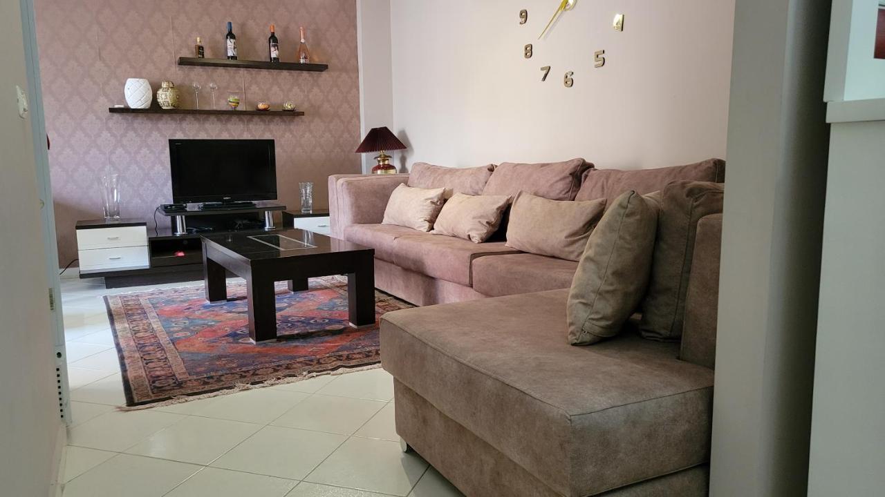 Charming Apartment Lushnje Екстер'єр фото