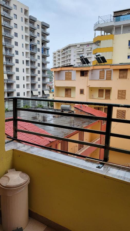 Charming Apartment Lushnje Екстер'єр фото