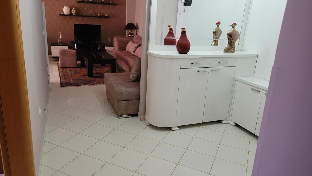 Charming Apartment Lushnje Екстер'єр фото
