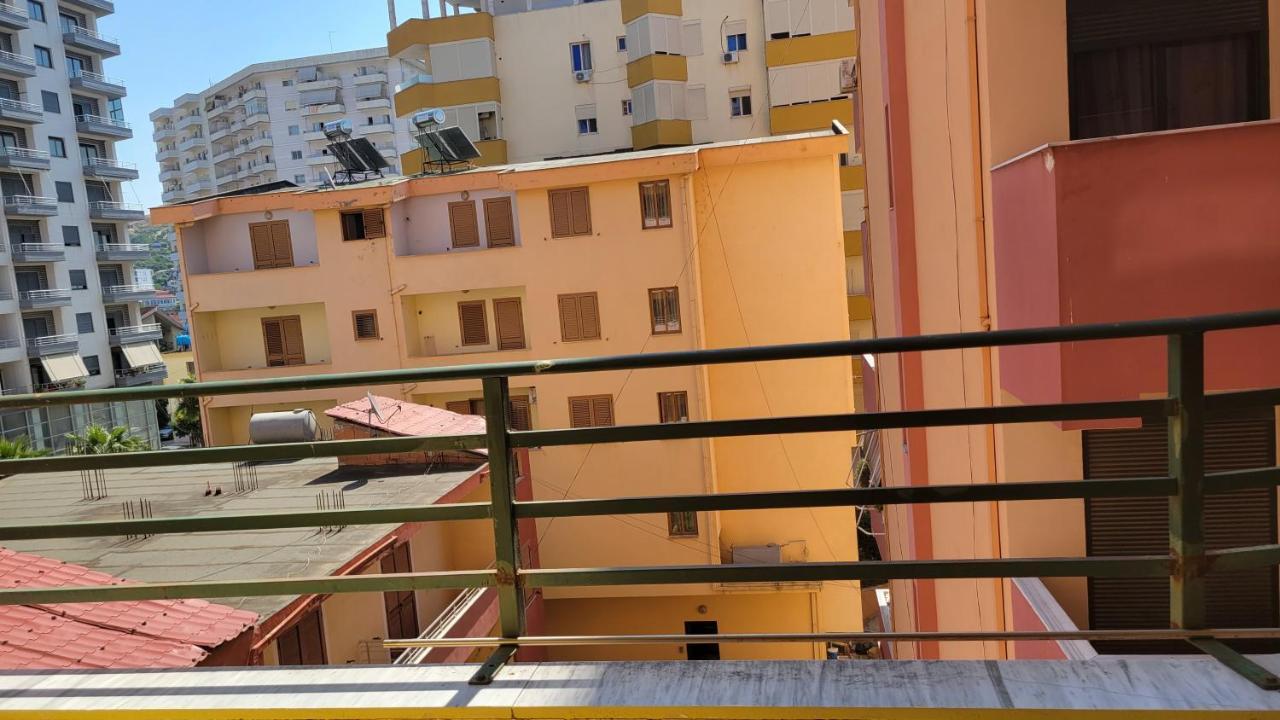 Charming Apartment Lushnje Екстер'єр фото