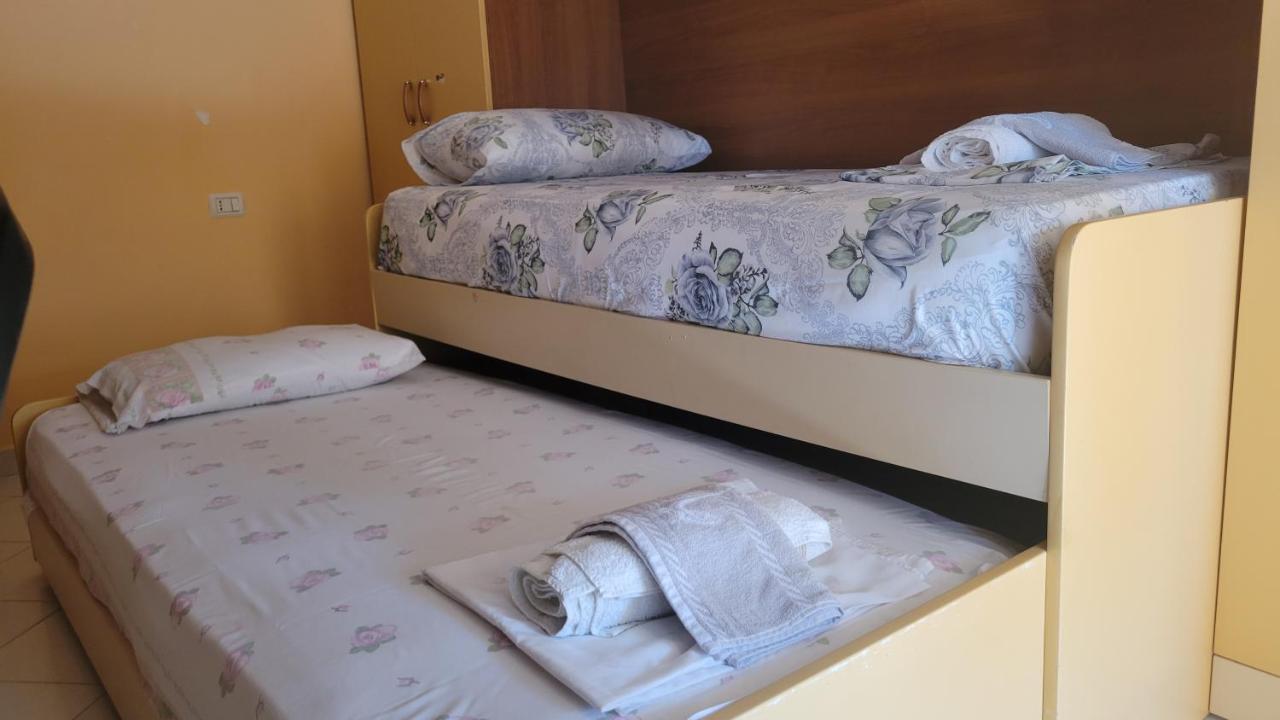 Charming Apartment Lushnje Екстер'єр фото