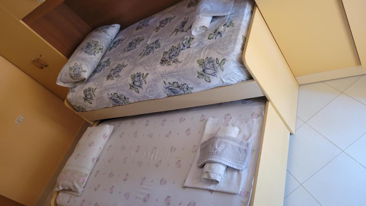 Charming Apartment Lushnje Екстер'єр фото