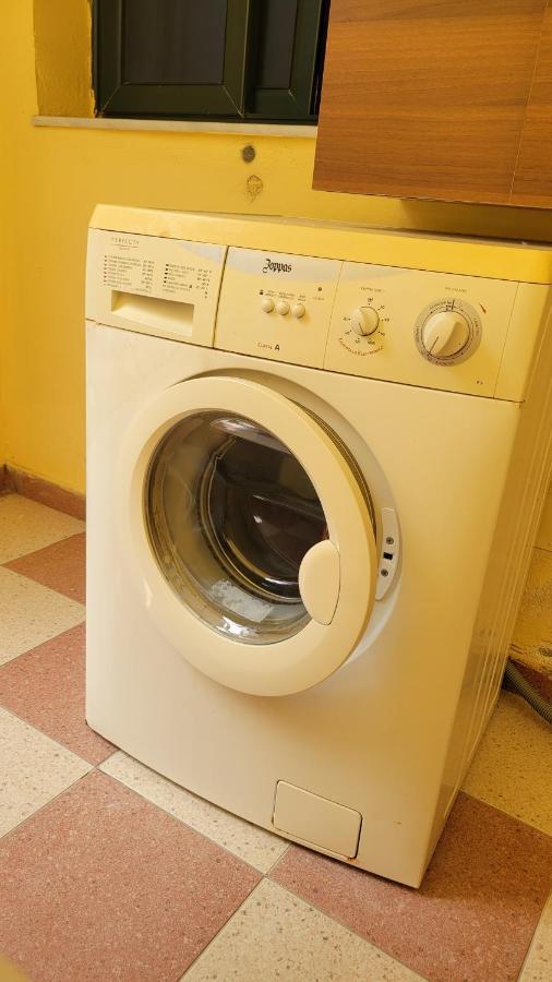 Charming Apartment Lushnje Екстер'єр фото