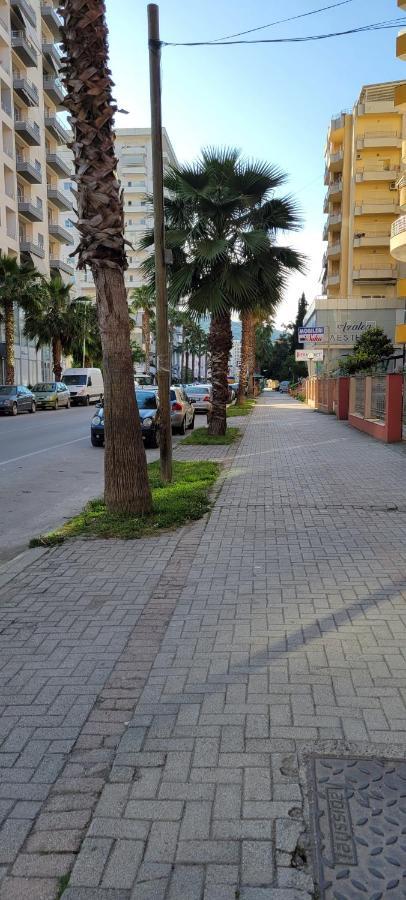 Charming Apartment Lushnje Екстер'єр фото