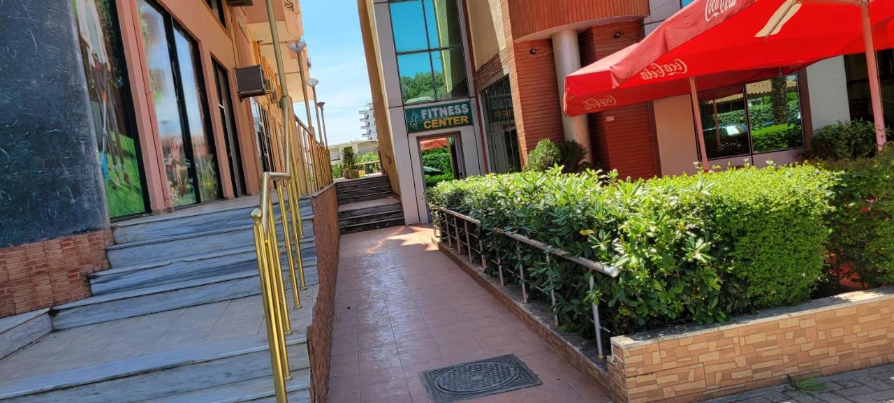 Charming Apartment Lushnje Екстер'єр фото
