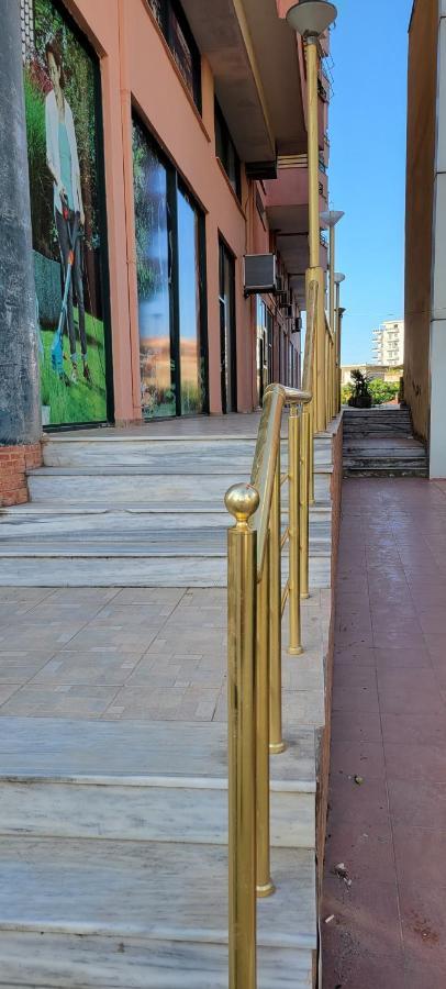 Charming Apartment Lushnje Екстер'єр фото