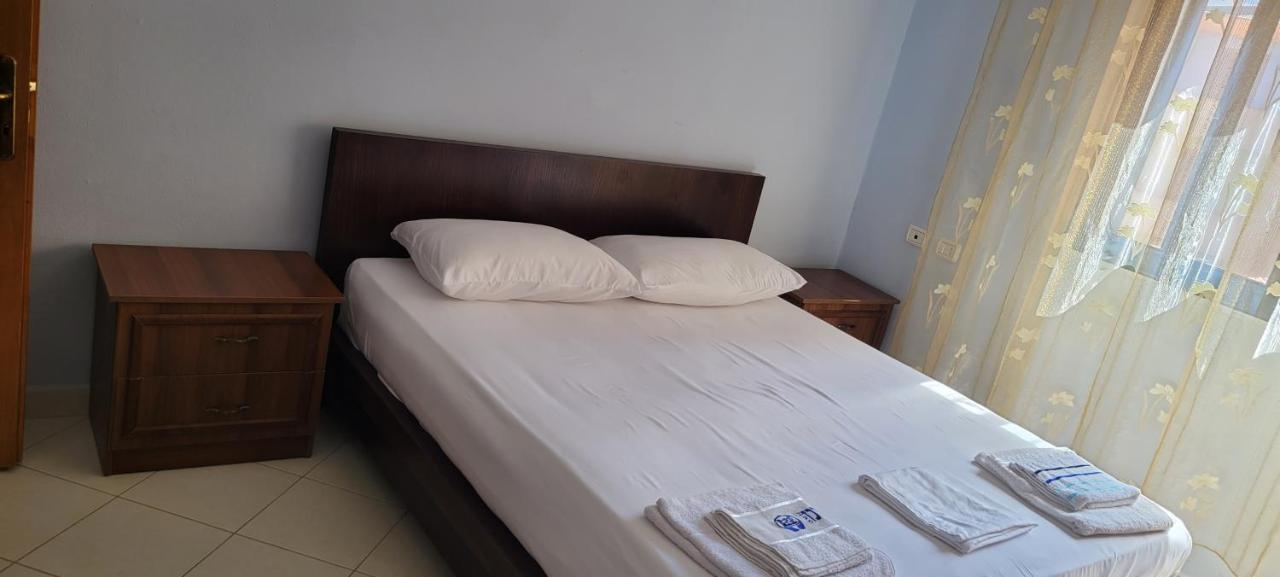Charming Apartment Lushnje Екстер'єр фото