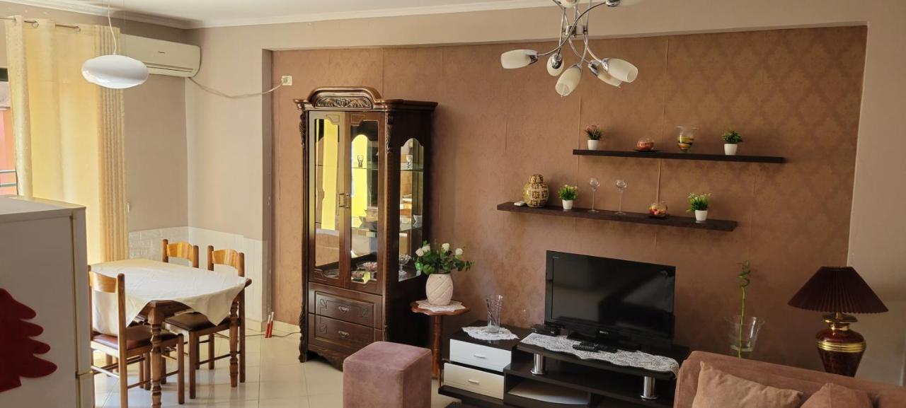 Charming Apartment Lushnje Екстер'єр фото