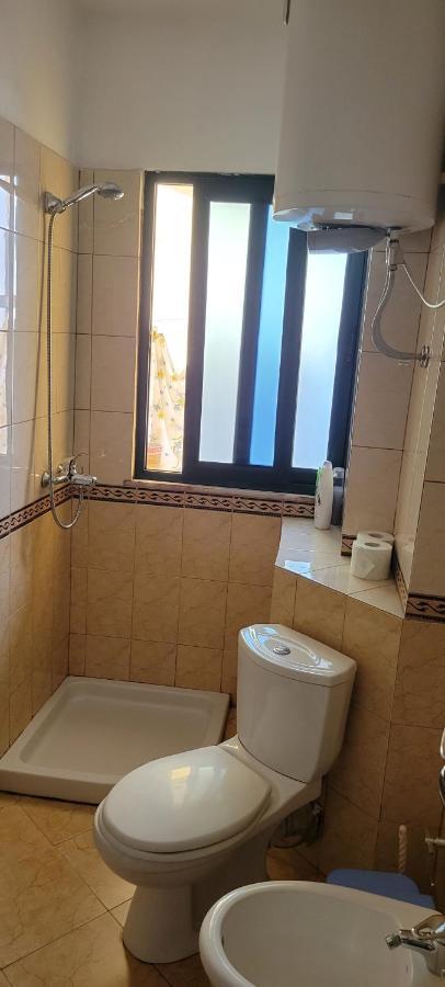 Charming Apartment Lushnje Екстер'єр фото
