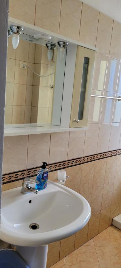 Charming Apartment Lushnje Екстер'єр фото