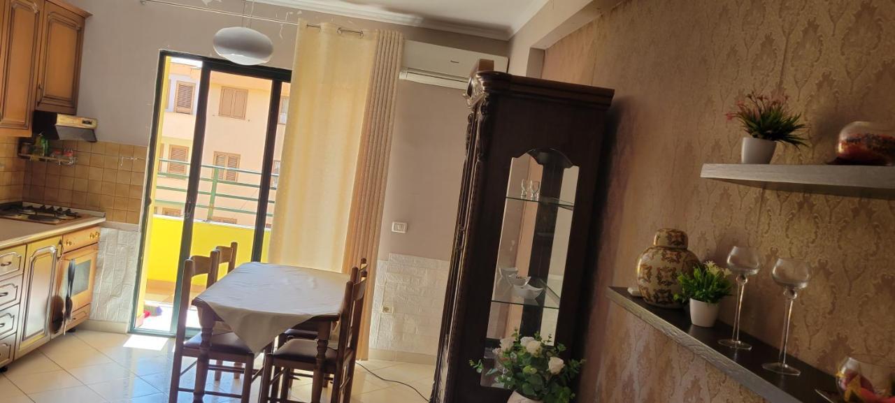 Charming Apartment Lushnje Екстер'єр фото